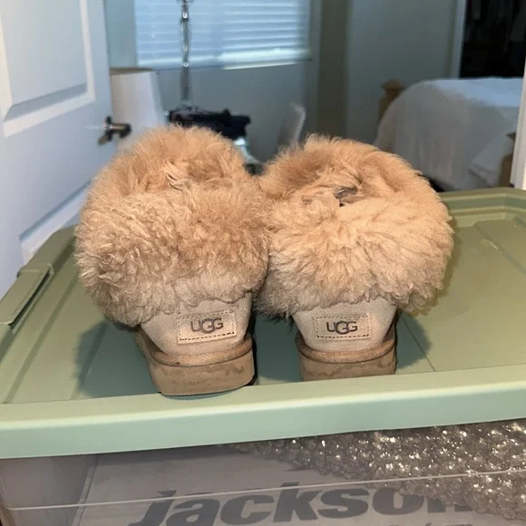 Ugg Classic Mini Fluff - Picture 3 of 3